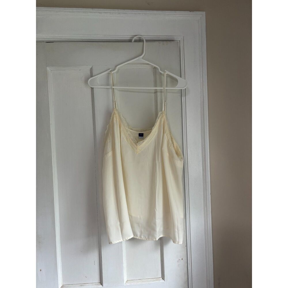 NWT lace trim tank top